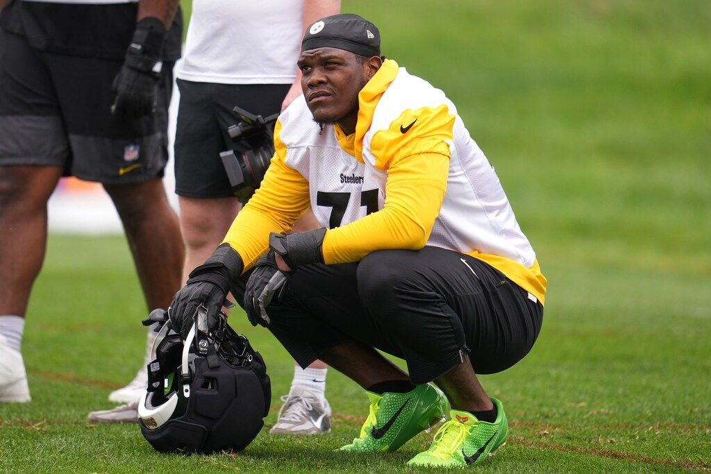 Steelers' Broderick Jones cleared after eight months (neck)