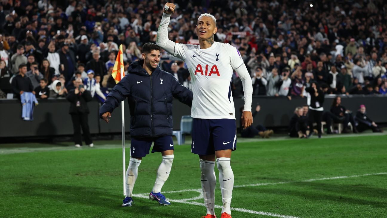 Estêvão marca, mas Richarlison decide no fim e garante vitória do Tottenham sobre o Chelsea em amistoso