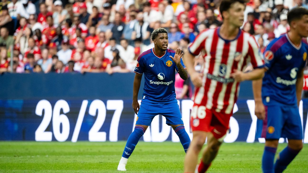 Com Andrey Santos titular, Manchester United vence Atlético de Madrid de virada em amistoso