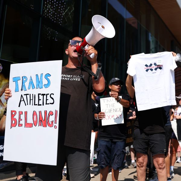 Fever-Lynx crowd split over Cunningham's stance at Target Center