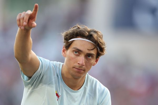 Article image accompanying Duplantis nearly breaks pole vault world record at Lausanne event on WagerUp Sports News. Article image accompanying Duplantis nearly breaks pole vault world record at Lausanne event on WagerUp Sports News.