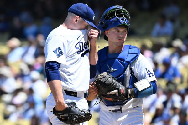 Dave Roberts says struggling Dodgers need to improve offense, defense