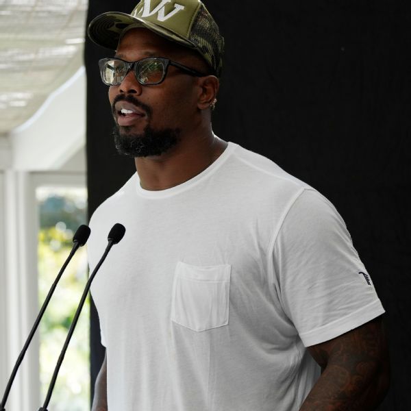 Von Miller refuerza la defensiva de Cowboys por un año