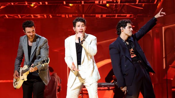 From Knicks to Yankees, Nick Jonas finds the perfect song