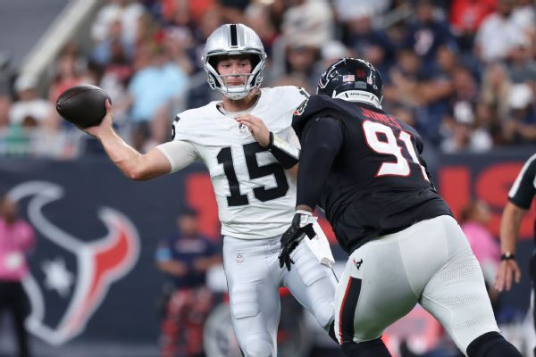 Kubiak keeps Raiders' QB race going: 'We got another week'