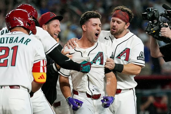 Diamondbacks earn 40th comeback win to stay in playoff race