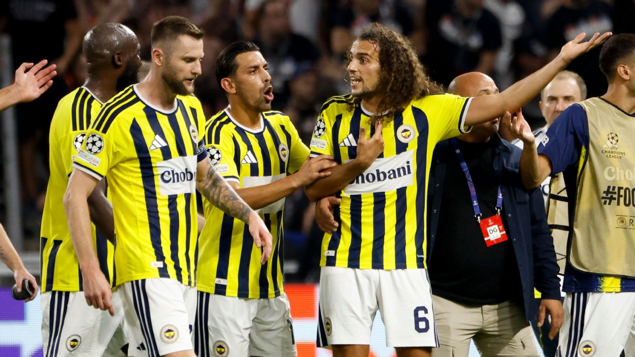 Mattéo Guendouzi มีเอี่ยวเหตุชุลมุนหลัง Fenerbahçe ชนะ Lyon 2-1 ในศึกแชมเปียนส์ลีกเพลย์ออฟนัดสอง รูปประกอบข่าวฟุตบอล
