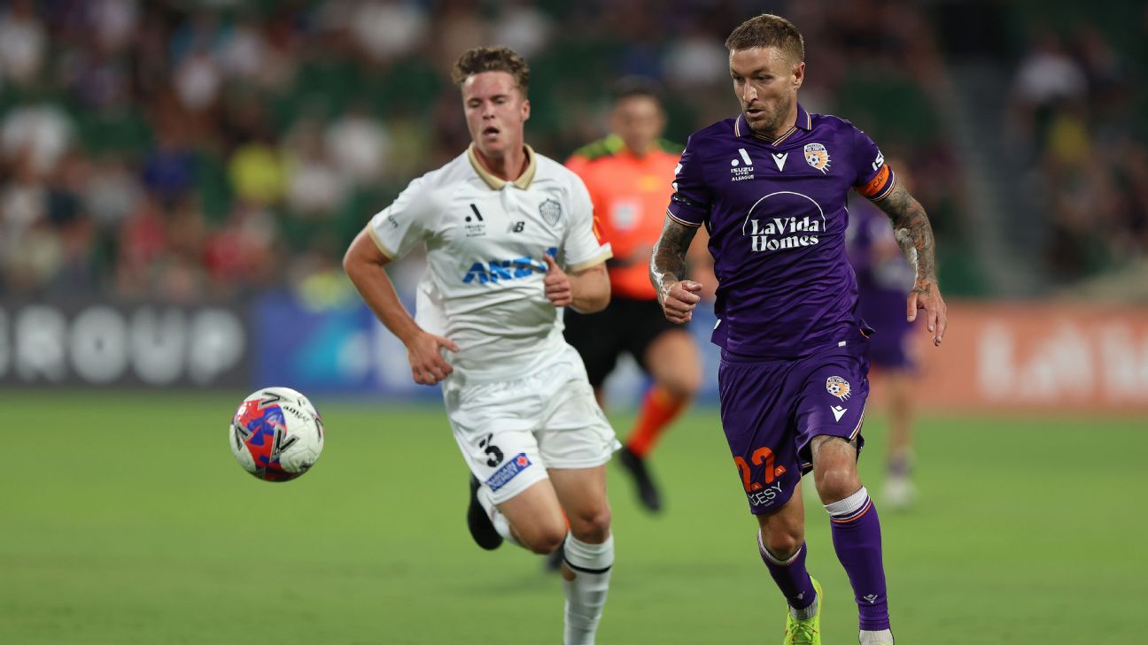 อดัม แท็กการ์ต เตรียมลา Perth Glory ไป Hanoi FC หลังเพิ่งต่อสัญญา 3 เดือน รูปประกอบข่าวฟุตบอล
