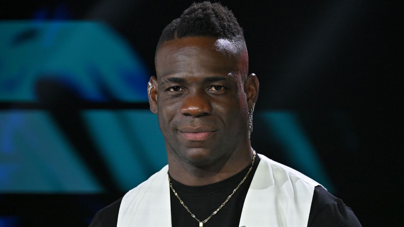 Mario Balotelli เผยคำแนะนำถึงตัวเองวัยรุ่นเรื่อง “certain choices” หลังเล่าชีวิตค้าแข้งสุดผันผวน รูปประกอบข่าวฟุตบอล