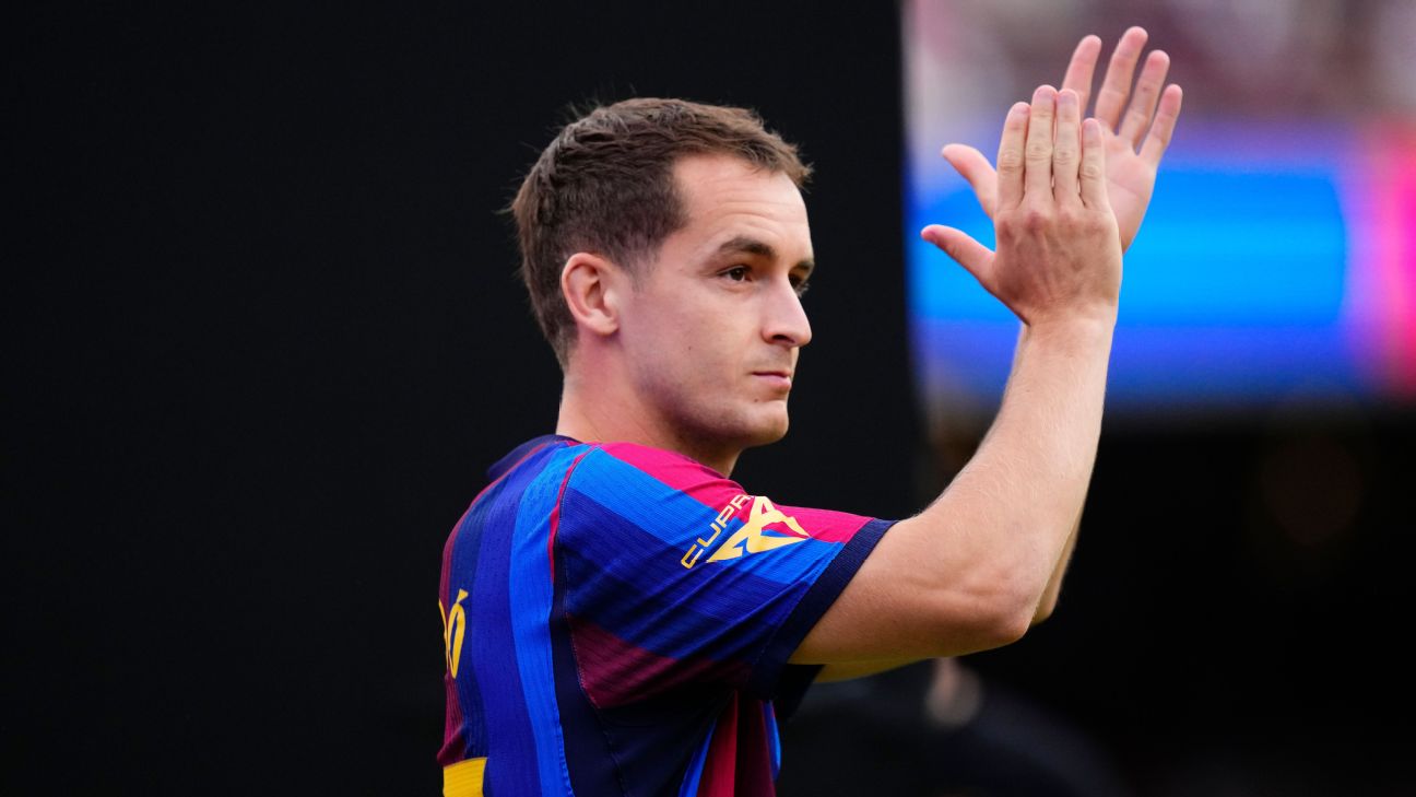 Marc Casadó ย้ายซบ Deportivo A Coruña แบบยืมตัว บาร์เซโลนาปรับทัพทีมชุดใหญ่หลังคว้าแข้งใหม่ 6 ราย รูปประกอบข่าวฟุตบอล