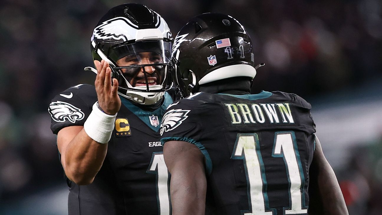 Eagles' Hurts agrees that he, Brown grew apart last season