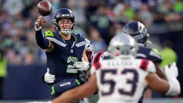 Seahawks take Week 1 win over Patriots, lose QB Darnold early