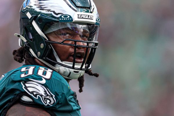 Jalen Carter jugará con yeso en la muñeca ante los Titans