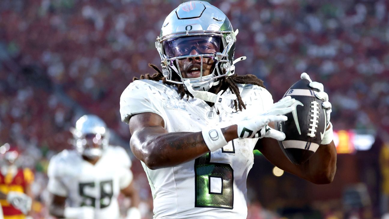 Oregon's Dierre Hill scored a pair of third-quarter touchdowns against USC. — Article image accompanying College Football Playoff 2026: Bubble Watch after Week 4 on WagerUp Sports News. Oregon's Dierre Hill scored a pair of third-quarter touchdowns against USC. — Article image accompanying College Football Playoff 2026: Bubble Watch after Week 4 on WagerUp Sports News.