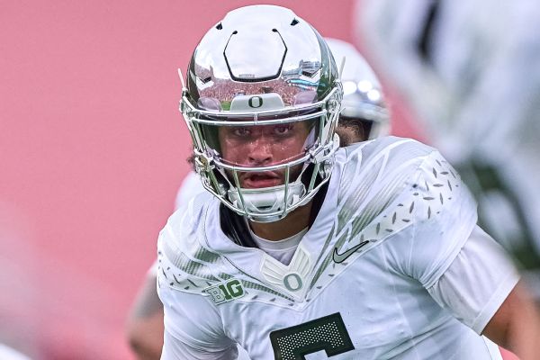 Article image accompanying Oregon quarterback Dante Moore sustains concussion from hit at USC on WagerUp Sports News. Article image accompanying Oregon quarterback Dante Moore sustains concussion from hit at USC on WagerUp Sports News.