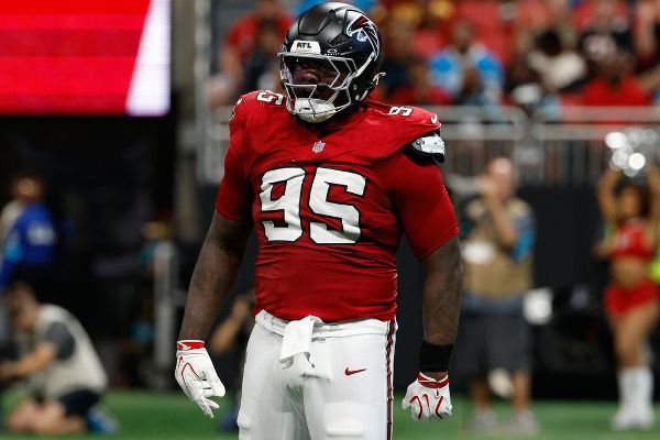 Article image accompanying Falcons sign DT Gervon Dexter Sr. to four-year extension on WagerUp Sports News.