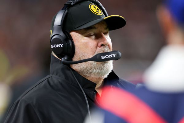 Article image accompanying Steelers' McCarthy regrets angry exchange with Rodgers in loss on WagerUp Sports News.