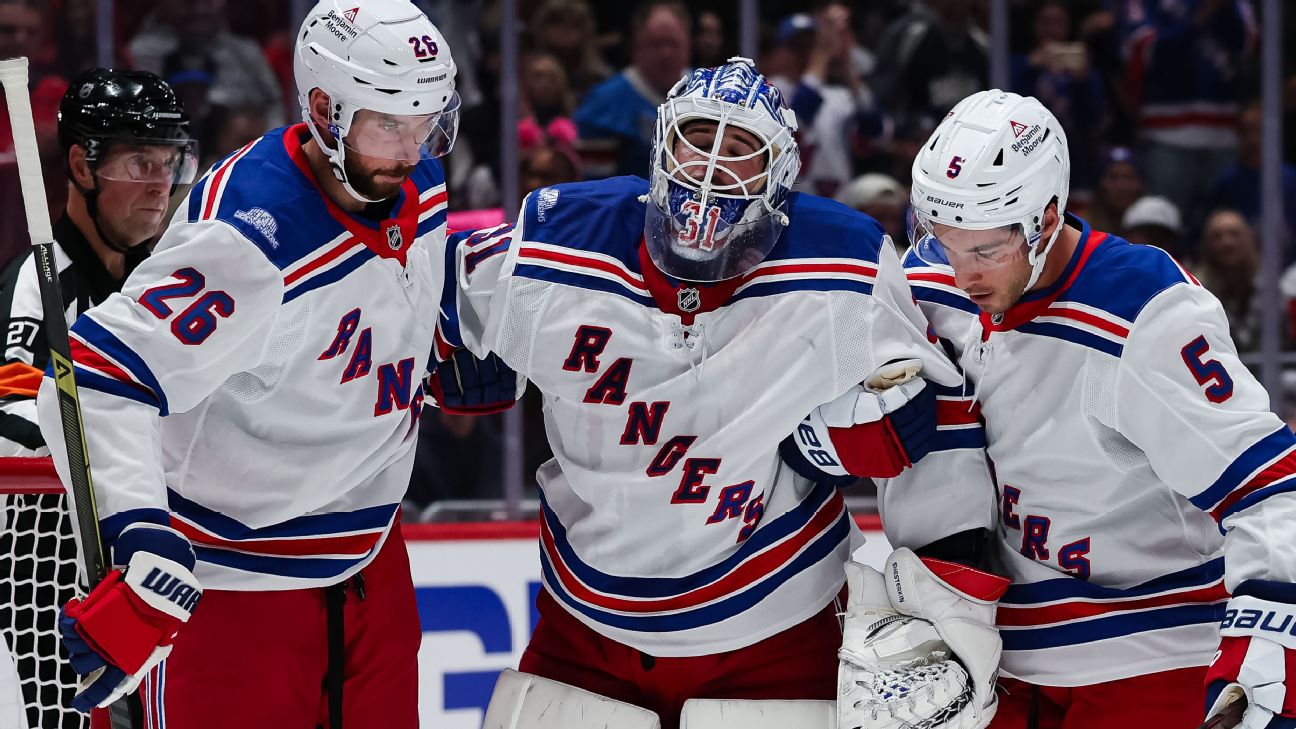 Rangers goaltender Shesterkin injured, helped off ice in second period