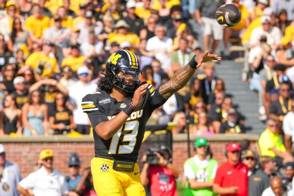 Austin Simmons has 14 touchdowns and just one interception.