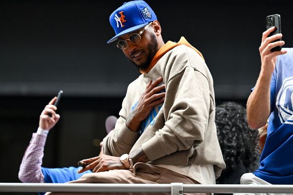 Carmelo Anthony thinks Knicks right to halt contract talks to focus on season