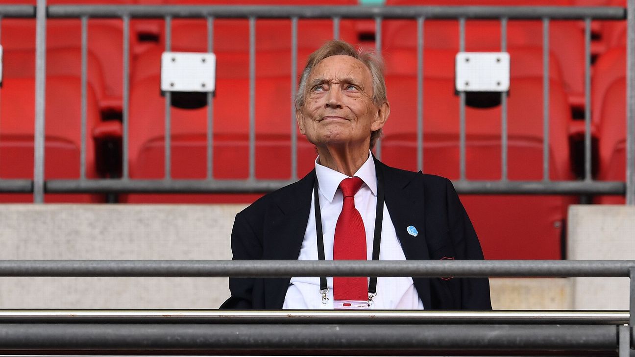 Arsenal life president Ken Friar dies aged 92