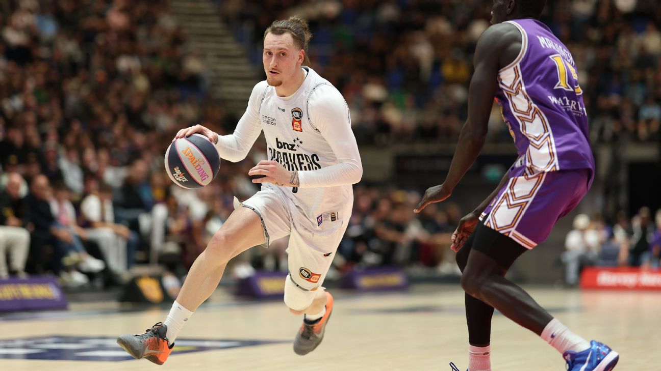 Carlin Davison of the Breakers drives to the basket against the Kings. — Article image accompanying Breakers survive late Kings rally in NBL nailbiter on WagerUp Sports News. Carlin Davison of the Breakers drives to the basket against the Kings. — Article image accompanying Breakers survive late Kings rally in NBL nailbiter on WagerUp Sports News.