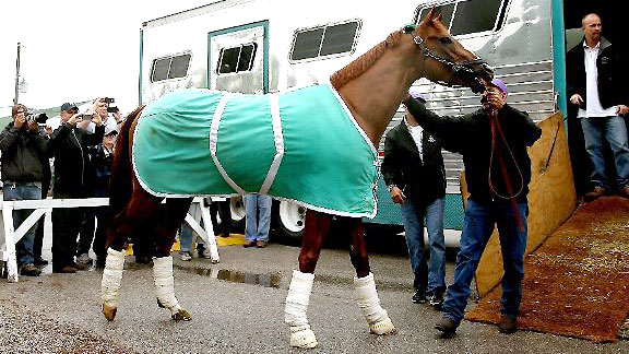 California Chrome arrives at Churchill Downs