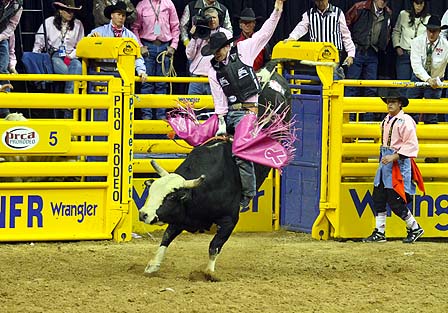 Las Vegas Hat Trick Of Big League Sports Sunday - Raiders, NFR